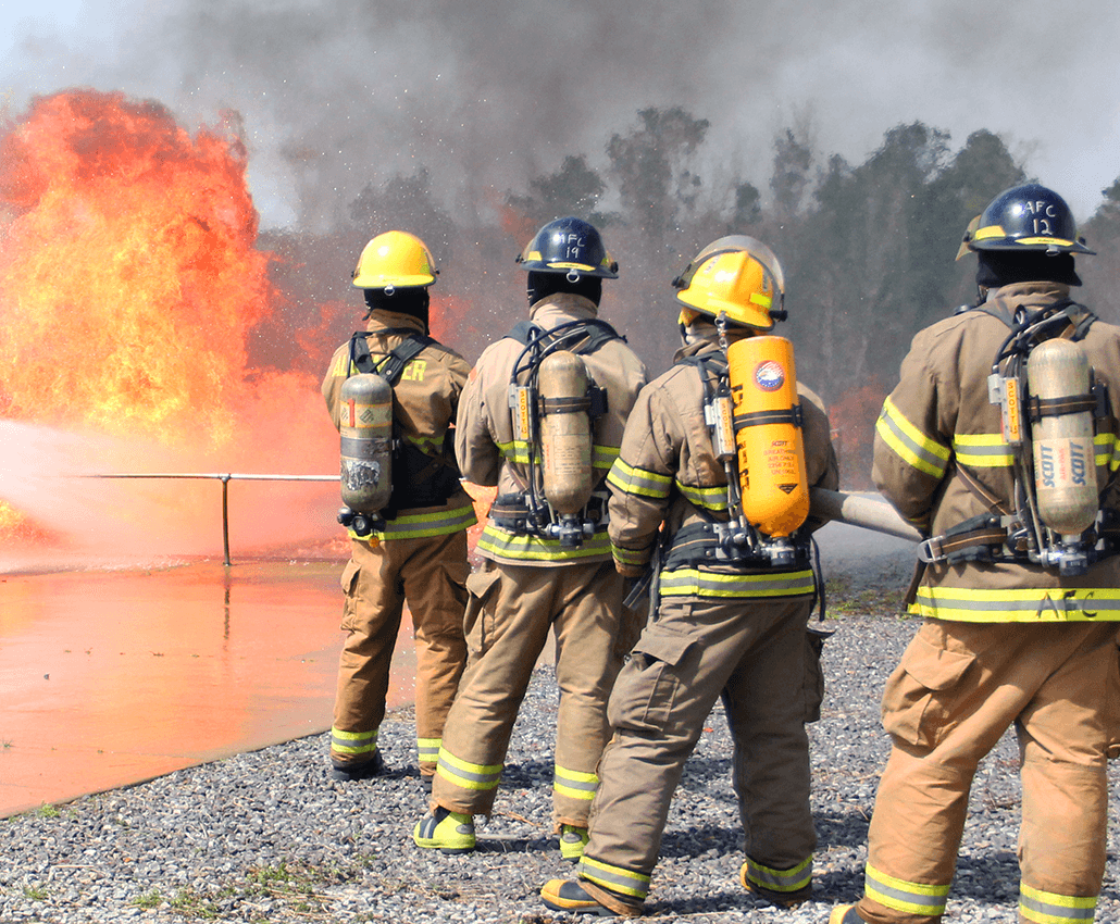 4 firefighters putting out a fire.